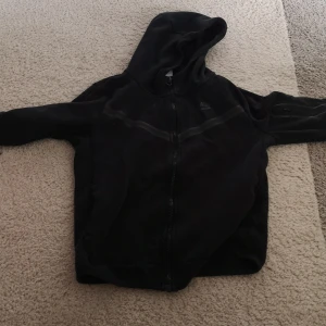 Nike tech set - Bra skick, använt en del. Skriv till mig för prisförslag. 