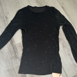 Tröja  - Fin tröja som aldrig är använd! Intimissimi liknande tröja fast med glitter