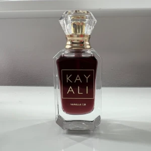 Kayali - Vanilla 28 10ml - Kayali - Vanilla 28 parfym, 10ml. Endast testad. Nypris 349:-