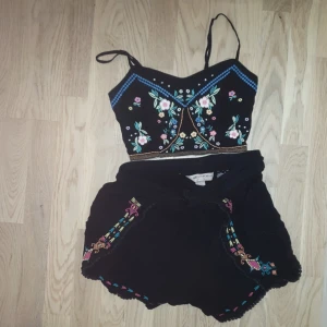 Coachella set - Blommor, bra skick 