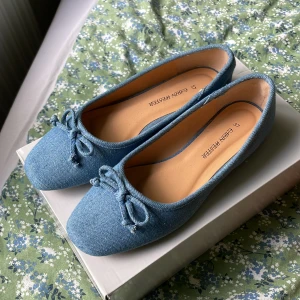 Ballerina  - Helt nya ballerinaskor från Carin Wester  Såå fina och perfekta till sommaren!  Skriv vid frågor🌟