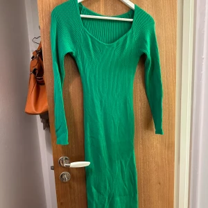 Sweater dress - Storlek XS, men passar mig som är en S. Mjukt material, använd men i fint skick