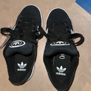 Adidas campus  - Jag köpte dom helt nya men gillade inte dom säljer dom för 1500 storlek 39