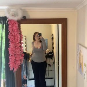 julcy byxor - 3 par juicy byxor (svarta vanliga, svarta med stenar, mörkblåa) alla för 1700kr eller  svarta vanliga storlek M 650kr svarta med stenar storlek M 750kr mörkblåa storlek L 650kr  orginalpris för alla tillsammans är egentligen 3700kr