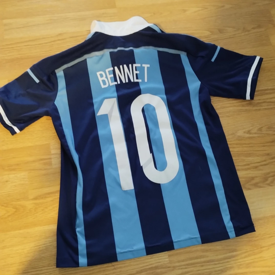 Dif tshirt med autografer  - 90