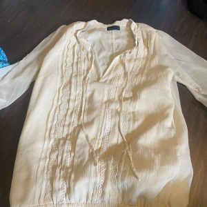 Fin blus från Vera Moda  - I väldigt bra skick💕pris går att diskuteras💕