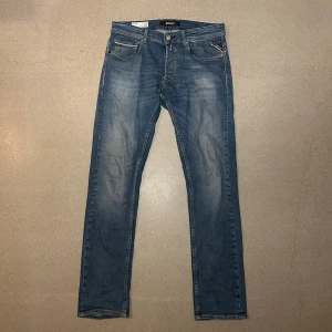 Replay Jeans - Tja säljer nu ett par Replay jeans i storlek W31 för endast 399kr! Använt fåtal gånger. Pris är ej hugget i sten, hör av dig vid funderingar!