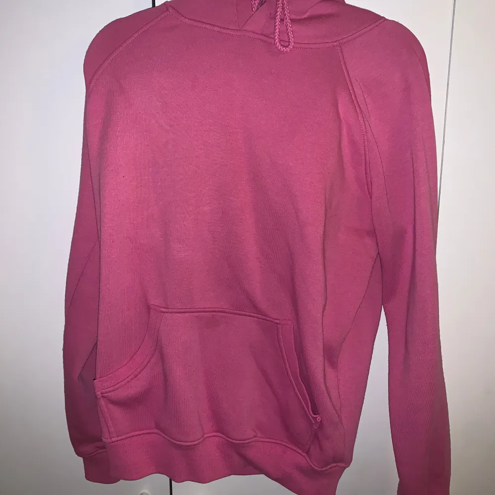 Bra skick, väldigt mjuk och varm!. Hoodies.