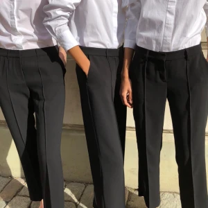 Stylein BLEECKER TROUSERS - Svarta tunna kostymbyxor från Stylein, modell Bleecker Trousers 🖤 oanvända!