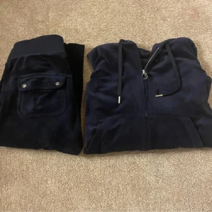 Juicy couture - Säljer mitt juicy set, skriv för egna bilder eller frågor💘