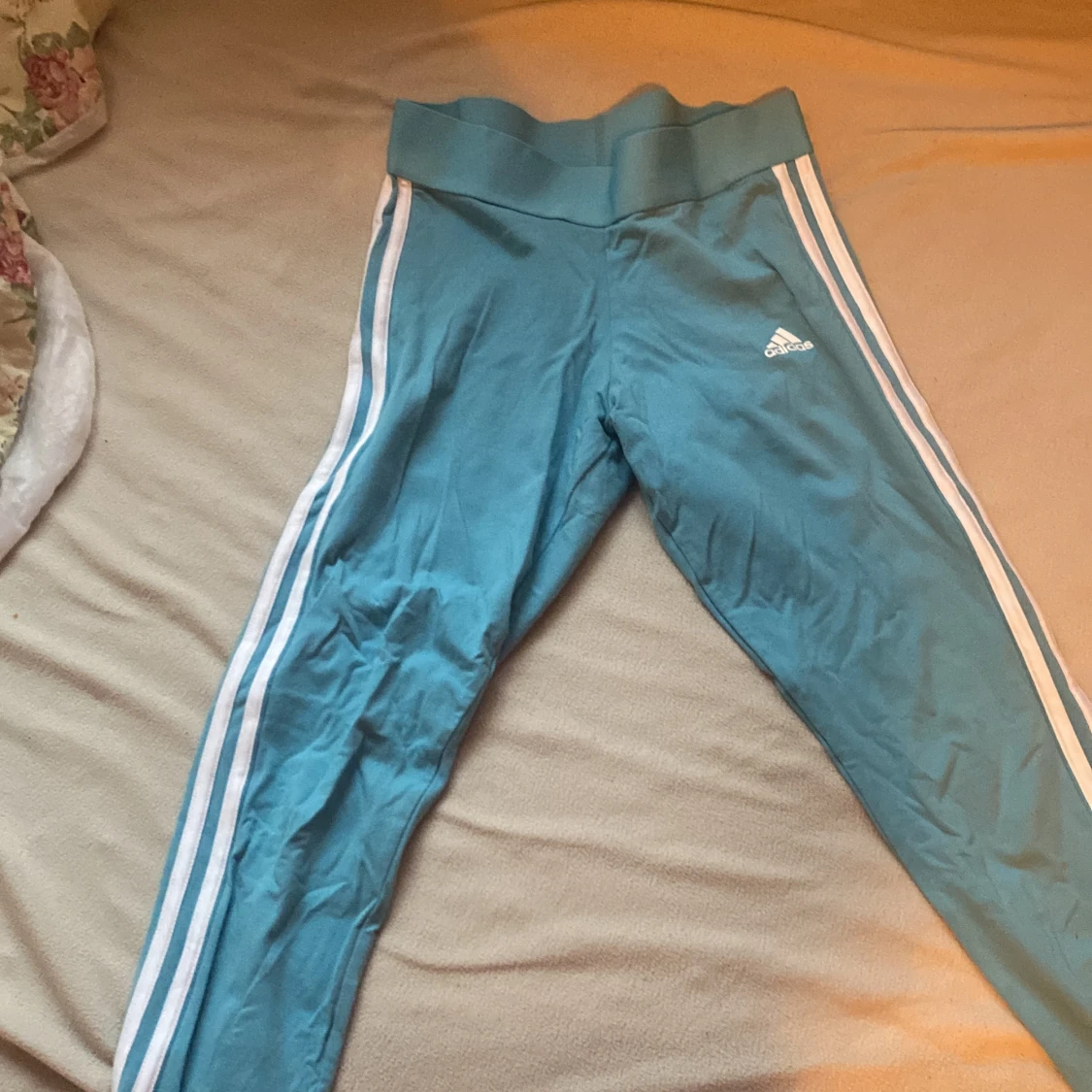 Snygga tränings byxor (adidas) - 90