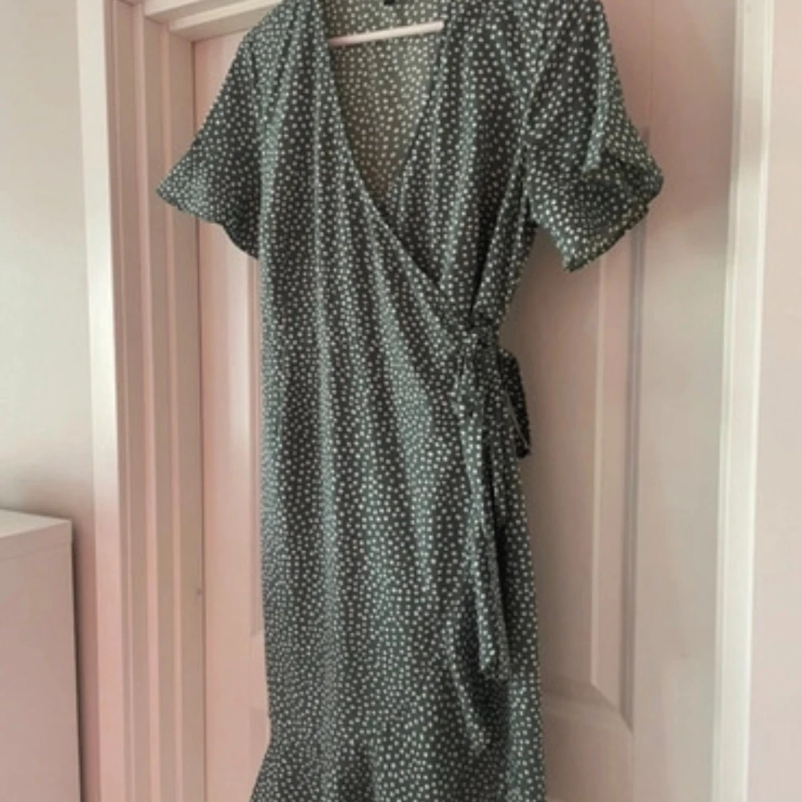 Ny klänning i grön eller svart 