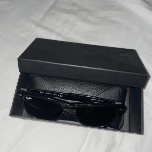 Ray Ban Solglasögon - Solglasögon ray ban jätte bra skick 9-10