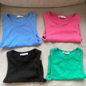 Färgglada linnen zara - Svart och blått linne sålt!! Säljer 4 stycken korta linnen från zara i olika färger, svart, blå, grön och rosa. Alla är i storlek small. 1 för 25kr, 2 för 40kr.