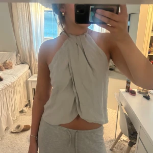 Zara topp - Snyggt utsålt zara linne! Storlek m men skulle säga att den sitter som en s