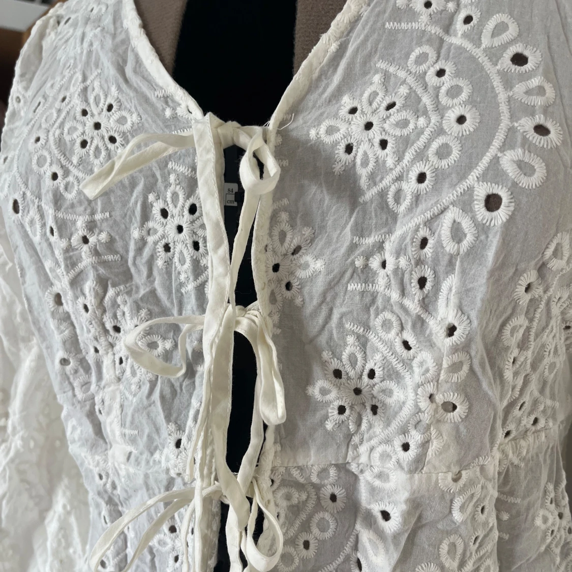 Blus med broderier  - 90