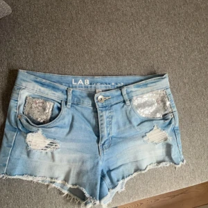 coola jeansshorts - så fina från kappahl tror jag💖
