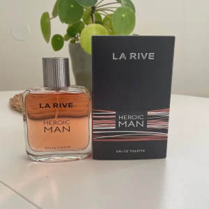 La Rive Heroic Man 100ml - Nyköpt, Full Inspirerad parfym av Stronger With You Box ingår 