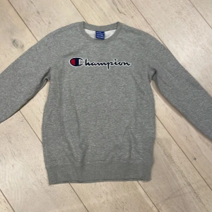 Champion tröja - Fint skick. Storlek XL men barn så motsvarar ungefär xs
