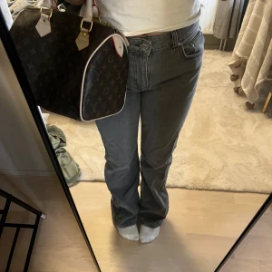 Jeans - Kommer ej till användning längre🙁. Säljer dess för endast 300kr, kan gå ner vid snabb affär 