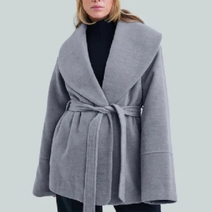 Mörkgrå kappa från bikbok i storlek S - Perfekt nu till hösten! 🍂 använd några gånger men är i fint skick, skriv om ni har frågor💕köptes för 699kr