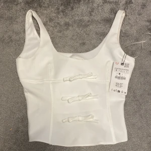 Tröja  - Säljer denna tröja för den inte kommit till användning☺️ 