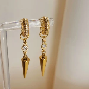 Handgjorda örhängen  - Handgjorda örhängen●Följ :@ekjewelryofficial🤲 ● 💎Material- 100% rostfritt stål ●Örhängeskrokar -rostfritt stål och kristall. Nickel fri. Längd -4cm. Vattentåliga, ändrar inte färgen! 