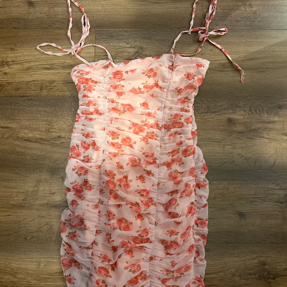 Rosa blommig klänning  - 90