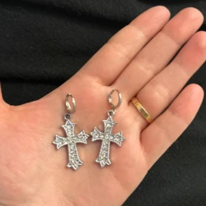 Örhängen cross ✝️ - Helt nya silver 