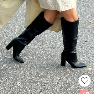Stövlar - Säljer mina snygga stövlar från Nelly. Bra skick. Nypris 800kr