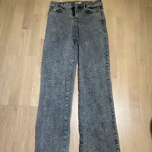 Högmidjade vida jeans Använda en gång Nypris: 650kr