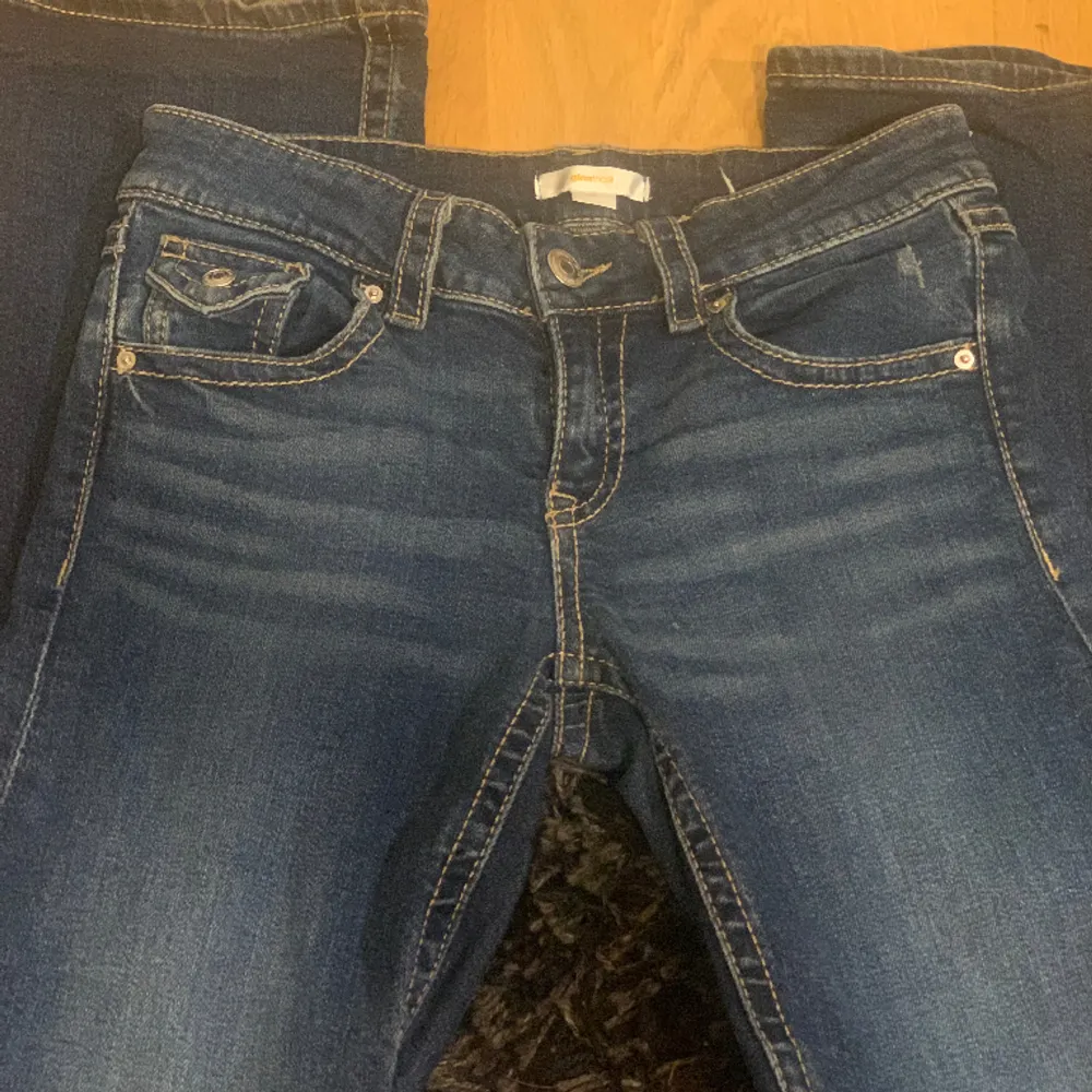 Säljer dessa lågmidjade jeans från Gina tricot Young  i storlek 164 , inga defekter🥥. Jeans & Byxor.