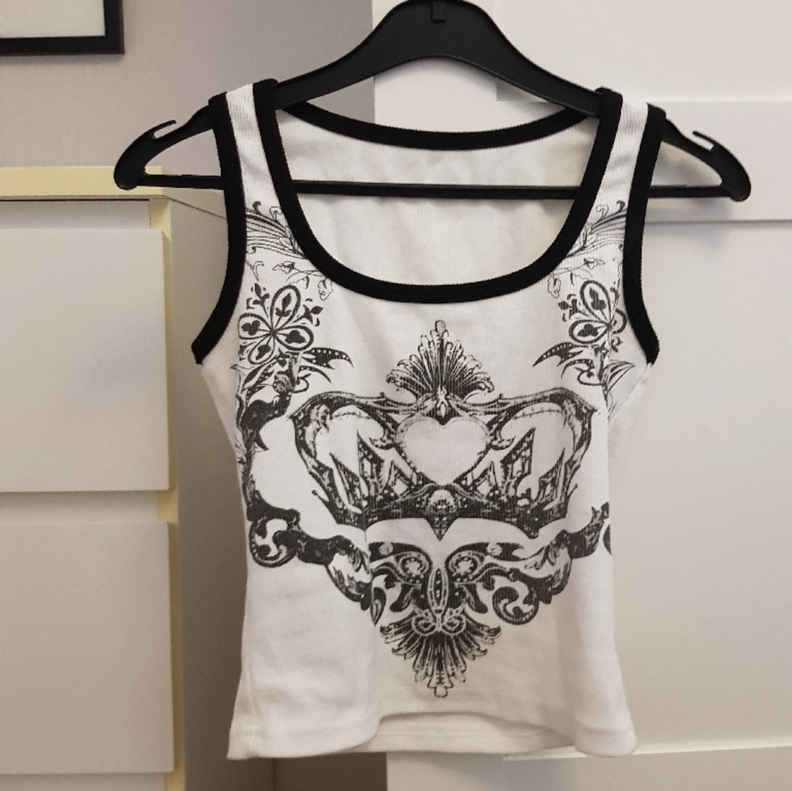 Vitt linne med tryck