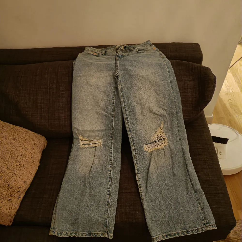 Baggy jeans som är lite utsvängda🥰 knappt använda. Jeans & Byxor.