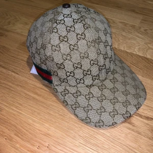 Gucci keps beige - Säljer min Gucci keps då jag tröttnat på den. Priset kan diskuteras vid snabb affär.