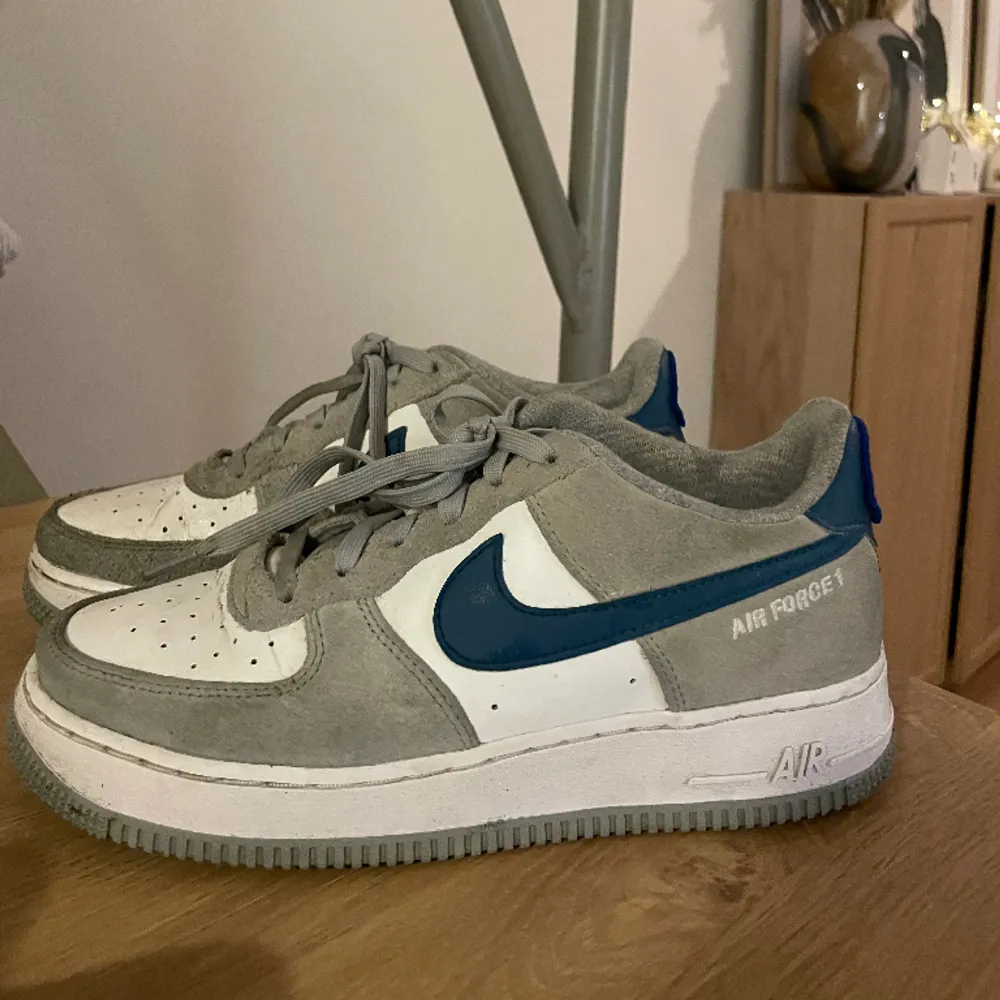 Nike air force, storlek 39, knappt använda . Skor.