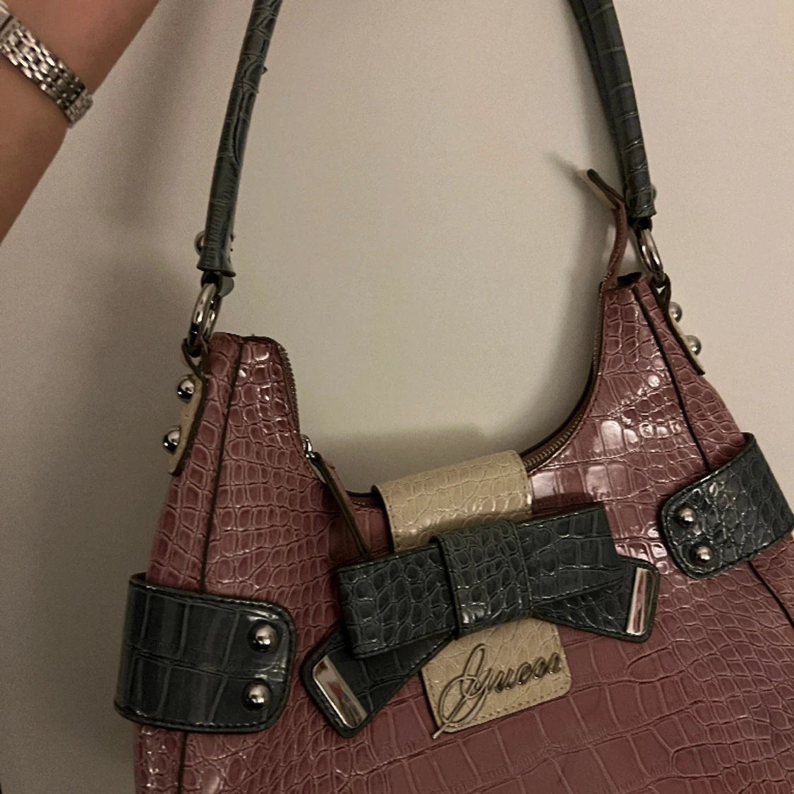 GUESS väska och plånbok 