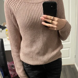 stickad tröja - använd gärna köp nu💕