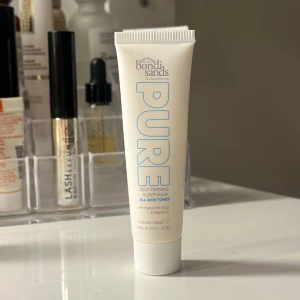 Brun utan sol  - Säljer en brun utan sol för ansiktet🤍applicera o vakna upp me en solkysst look, den är aldrig använd utan helt ny☺️🤍Säljer för 45kr🤍