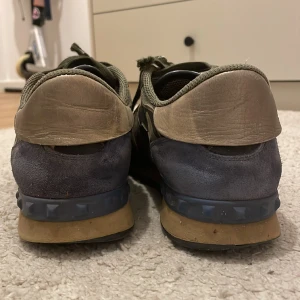 Valentino - Det är välubara skor men dom är lite för små på mig så det är därför jag säljer dom. Priset kan alltid förhandlas