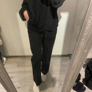 Madlady byxor  - Madlady kostymbyxor i fint skick 💕 det är stråväck💕 säljer då jag vill ha en längre längd!💕