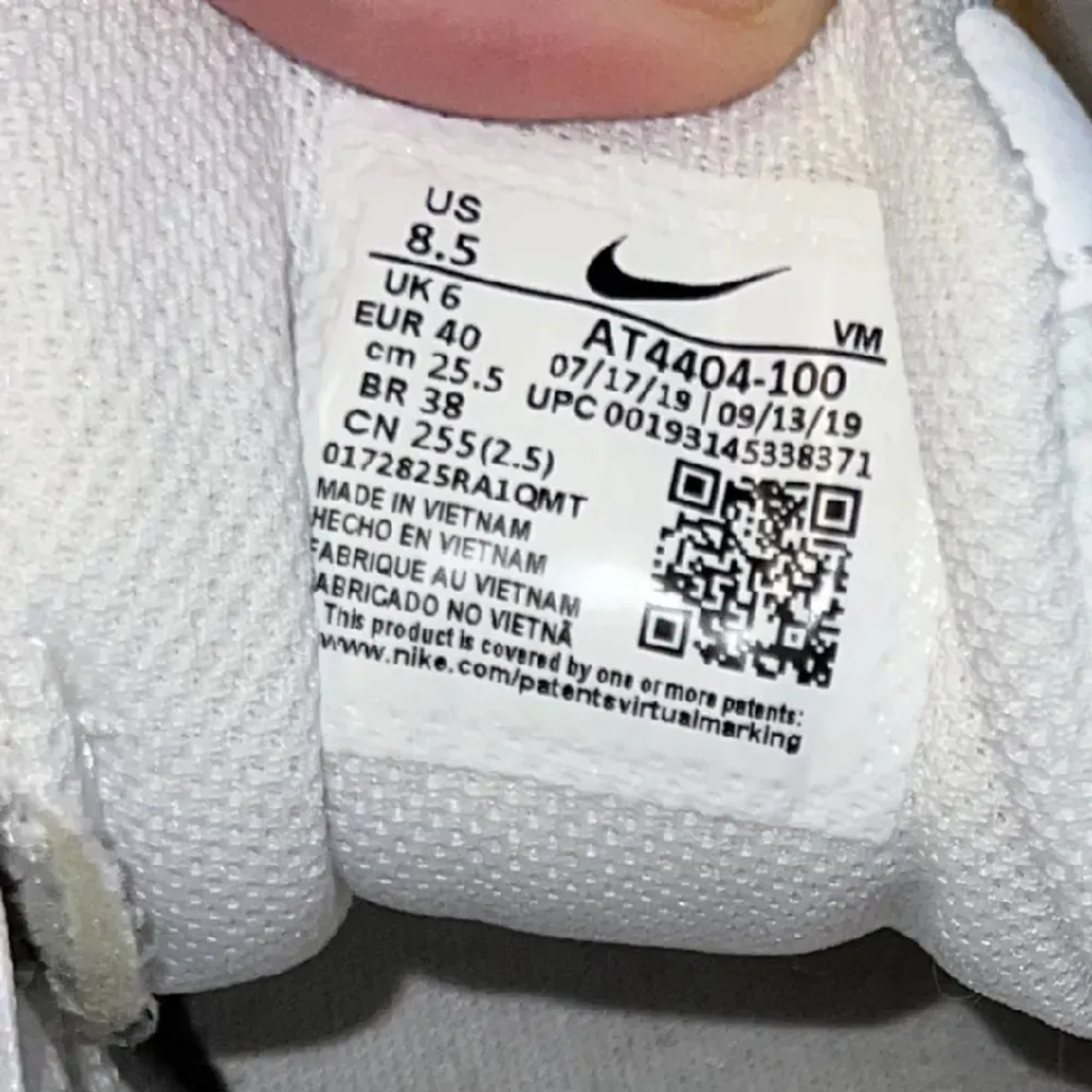Nike Air Max Graviton sneakers. Använda ett par gånger, i fint skick! . Skor.