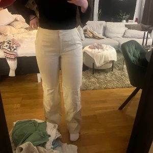 LXA Obsession Linen pant  - Aldrig använt mer än provade, lappen finns kvar. Strl M vilket är för tajt för mig som normalt har 40 i byxor. Långa i benen, jag är 178 cm Nypris 990kr 