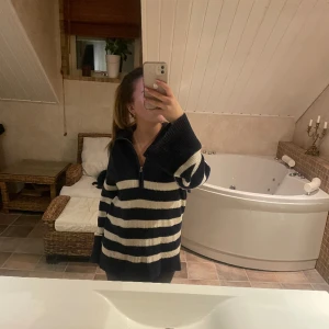 Stickad tröja - Stickad tröja från bikbok i fint skick💕