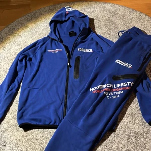 Hoodrich ställ - Hoodrichställ i bra/använt skick , storlek: tröjan L och byxorna M om du vill köpa en del för sig själv går det oxå bra 