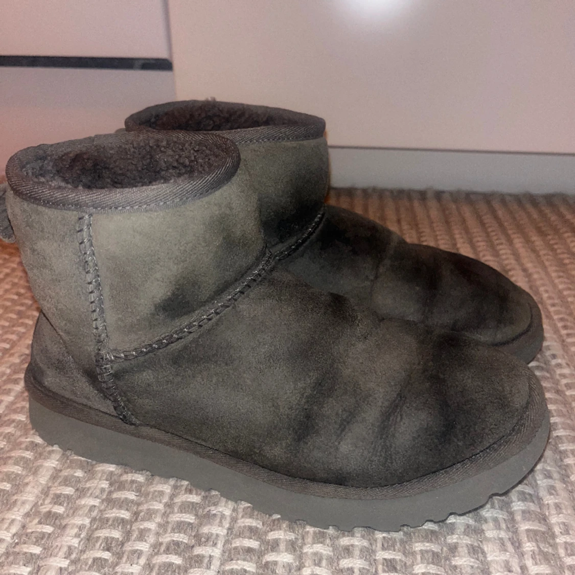 grå uggs  - 90