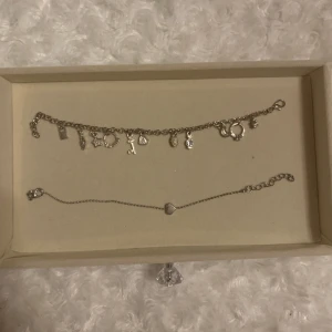 ARMBAND - Köp båda för 39kr💓 Väl använda därav priset🫶Köp innan 24 december för att få fri frakt!🩵