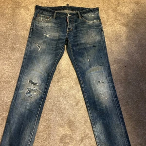 Dsquared2 jeans - Skriv om ni har frågor 