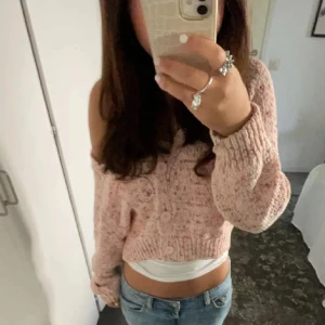 Kofta  - Säljer vidare min fina kofta då den blir för kort för mig pga min byst. Knappt använd av mig💞