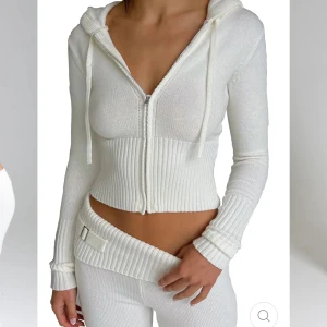 Mjukis sett - En helt ny mjukis sett i storlek xs.  aldrig använd pga att den är genomskinlig. Säljer för 700kr 